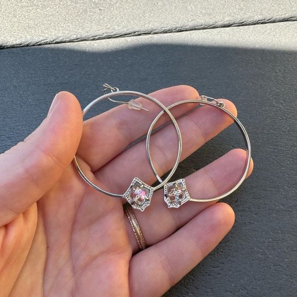 Kendra Scott Elberta Earrings - Picture 2 of 3